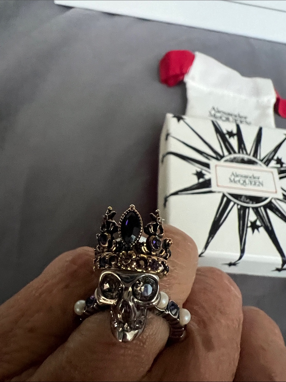 Alexander McQueen king Silver Skull Crown Ring with Dark Stone - Picture 6 of 8